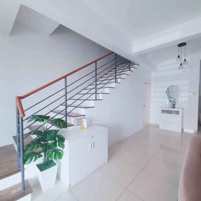 Prima Guest House - Puncak Alam Homestay Mus-Lim Friendly Bandar Puncak Alam Екстериор снимка